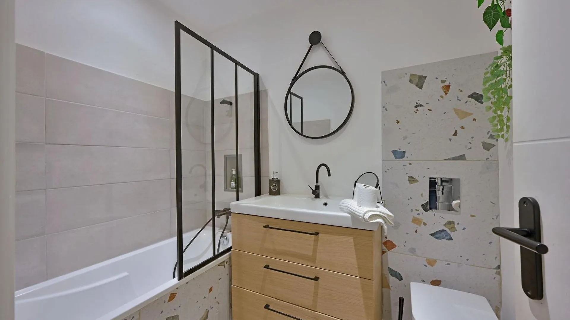 Ferienwohnung Le Madaloca - Ac Clim - Wifi - Hypercentre Avignon 0*,